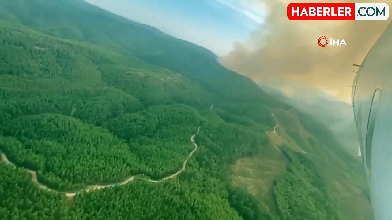 Azerbaycan'ın gönderdiği amfibi uçağı yangın söndürme çalışmalarını sürdürüyor
