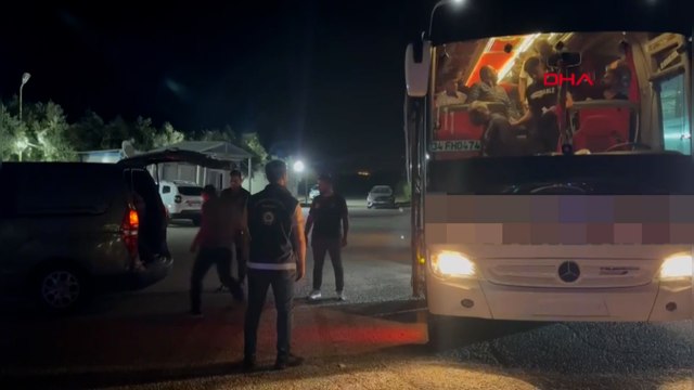 Yolcu otobüsünden 13 kaçak göçmen çıktı