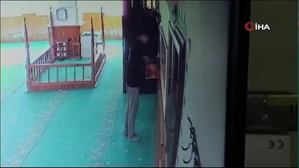 Bu kadar da olmaz! Tamirciyim dedi sadaka kutusunu çaldı