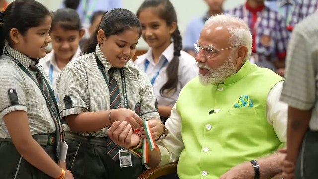 Raksha Bandhan 2024: स्कूली छात्राओं ने पीएम मोदी को बांधी राखी, सामने आया क्यूट Video