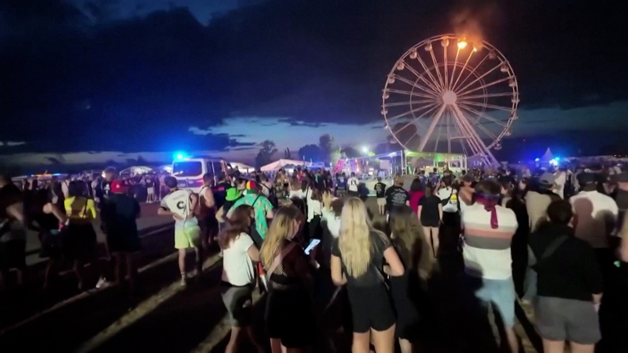 Une grande roue prend feu pendant un festival en Allemagne