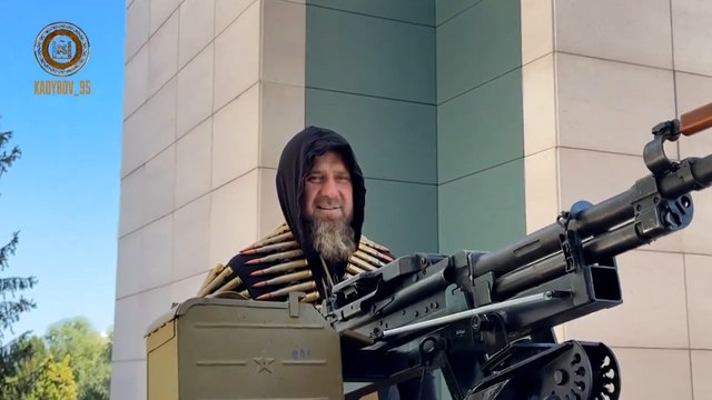 El líder checheno, Ramzan Kadirov, presume de su nueva Ciberbestia, que dice que es un regalo de Elon Musk