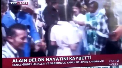 Canlı yayında tekleyen TRT spikeri sosyal medya karıştırdı