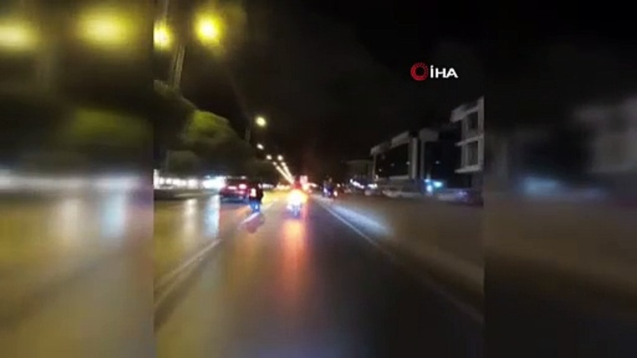 Bir anlık dalgınlık sonu oluyordu! Her şey kask kamerası tarafından kaydedildi.