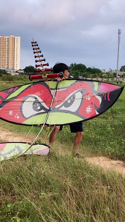 Học sinh thả diều sáo 3 mét mắt cú cõng bộ sáo 9 quả và cái kết