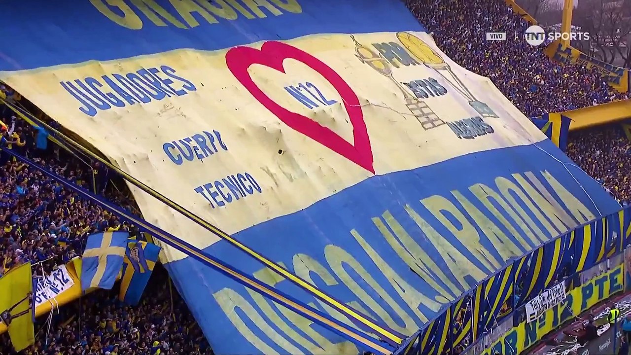 Diego Maradona fue homenajeado en la Bombonera después del ninguneo de Adorni