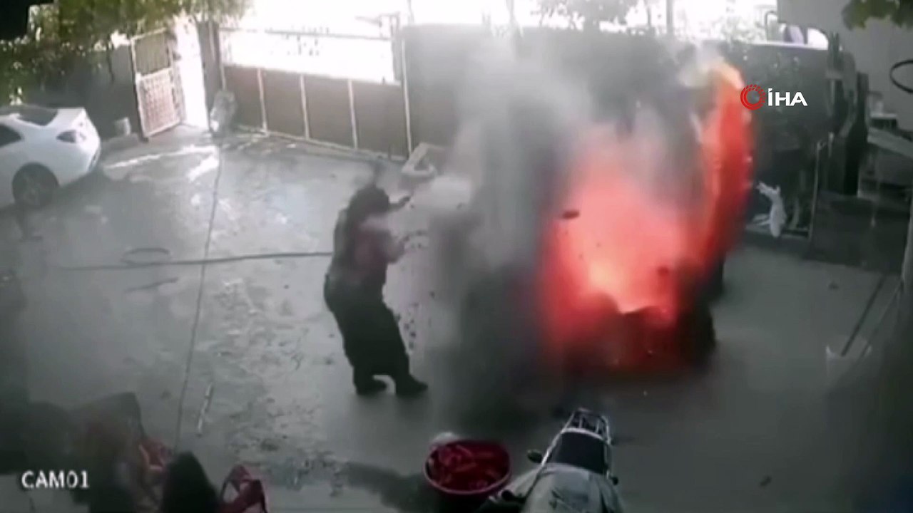 Korku dolu anlar! Kadınlar salça yaparken beton bomba gibi patladı