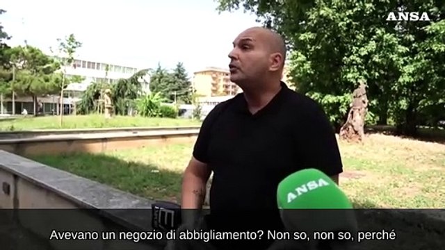 Collegno, ottantenne spara alla moglie e si uccide davanti al Municipio