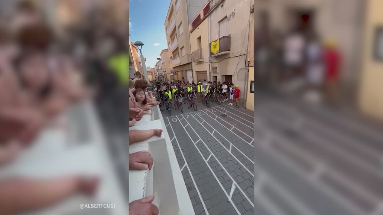 El pueblo que en su fiesta mayor de cada año celebra la anti-vuelta ciclista a España: "Biclistas del mundo, atención"