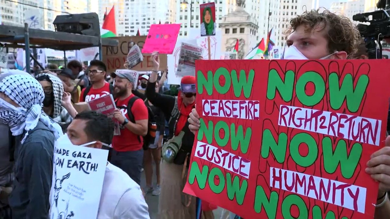 تظاهرة مؤيدة للفلسطينيين على هامش مؤتمر الحزب الديموقراطي في شيكاغو