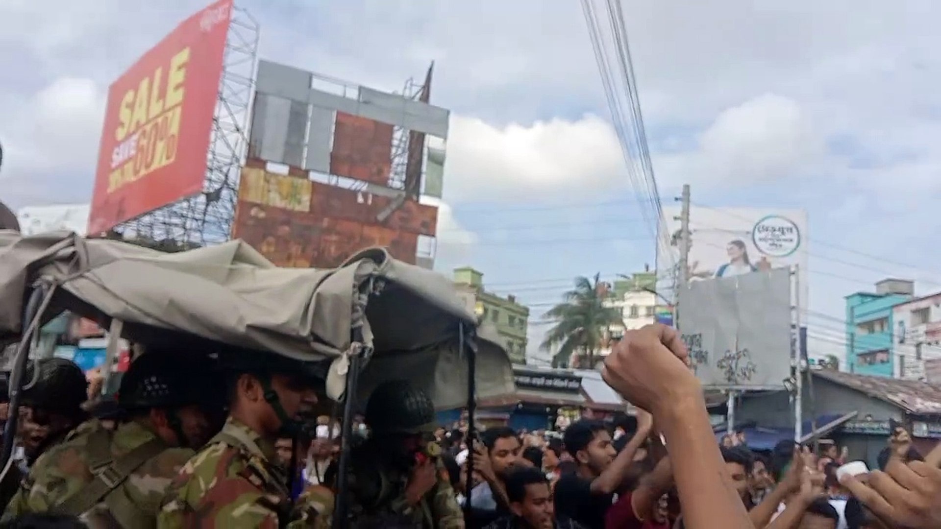 ⁣Bangladesh Army Enhanced Tight Security Measure Across Bangladesh.