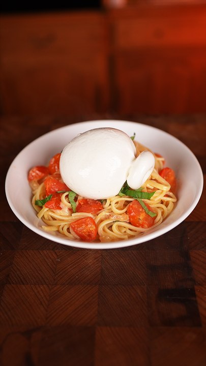 Pâtes au basilic, tomates, parmesan et burrata !