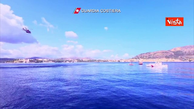 Affonda una barca a vela in provincia di Palermo con 22 persone a bordo, ci sono dispersi