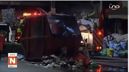 Incendian contenedor de basura en pleno mercado de Cochabamba