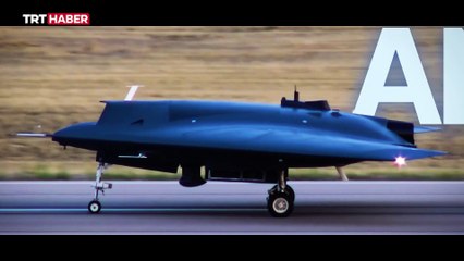 ANKA III iniş takımlarını havada kapattı