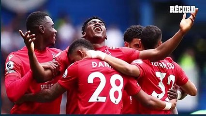 Santiago Giménez suena para JUGAR en la PREMIER LEAGUE con este HISTÓRICO club