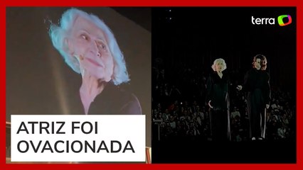 Fernanda Montenegro se emociona com público de 15 mil pessoas em espetáculo no Ibirapuera, em SP