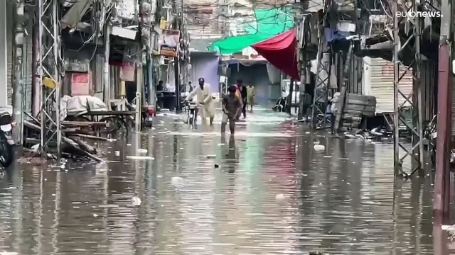 فيديو: أكثر من 200 قتيل في باكستان جراء الفيضانات القوية والأمطار الغزيرة
