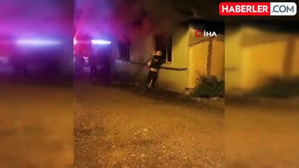 Tekirdağ'da metruk bina alev topuna döndü