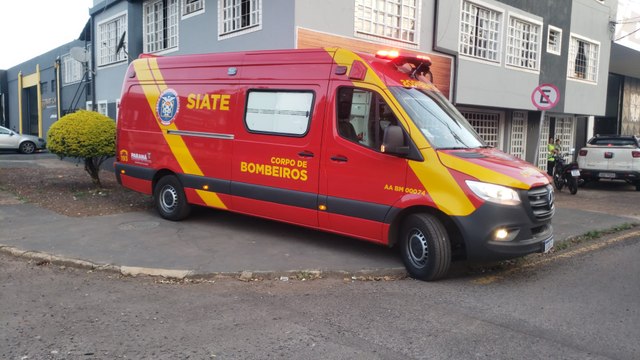 Mulher fica ferida após homem cair sobre ela em ônibus de transporte publico