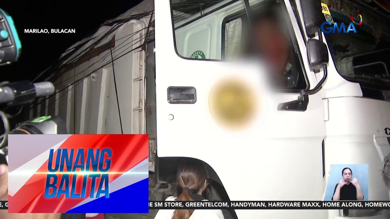 15 poste, natumba matapos mahila ng truck ang mga kable nito; dalawa, sugatan | Unang Balita