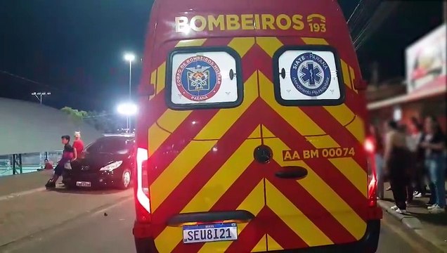 Dois adolescentes e motociclista ficam feridos em atropelamento na Avenida Papagaios