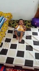 Dede In Hua minum susu