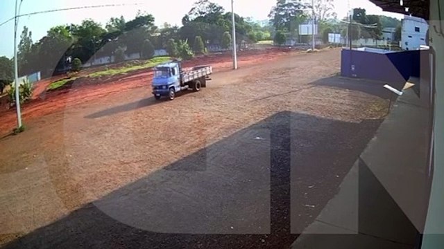Internauta pede ajuda para encontrar dono de caminhão que descartou lixo no Alto Alegre