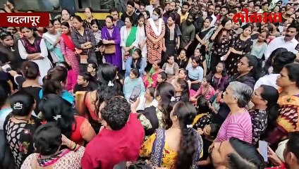 शाळेत विद्यार्थिनींवर अत्याचार, संतप्त  पालक रस्त्यावर