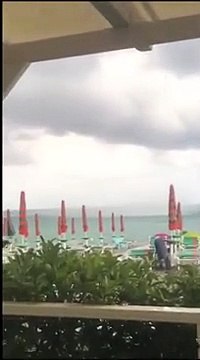 Tromba marina nel Golfo di Policastro, paura in spiaggia e fuga dei bagnanti