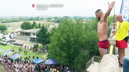 مسابقة القفز من جسر عال للغوص في مياه الدرين الأبيض في كوسوفو