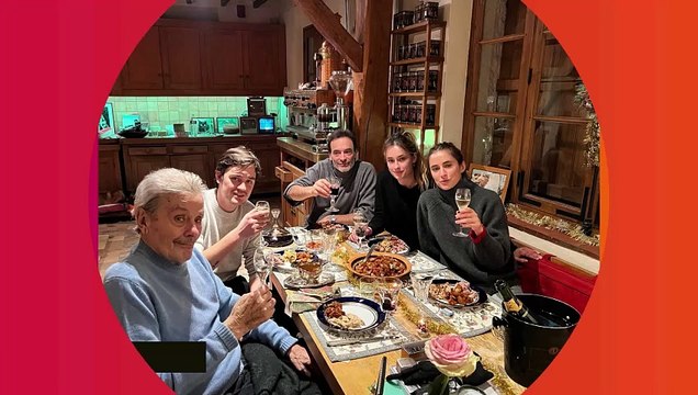 Passer à la sédation : Les dernières heures d'Alain Delon racontées, ses trois enfants lui ont tenu la main jusqu'au bout