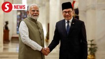 Anwar receives ceremonial welcome at India's presidential palace