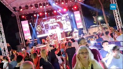 MHP’nin hedef gösterdiği Suavi’nin konseri karıştı: Saldırı girişimi!