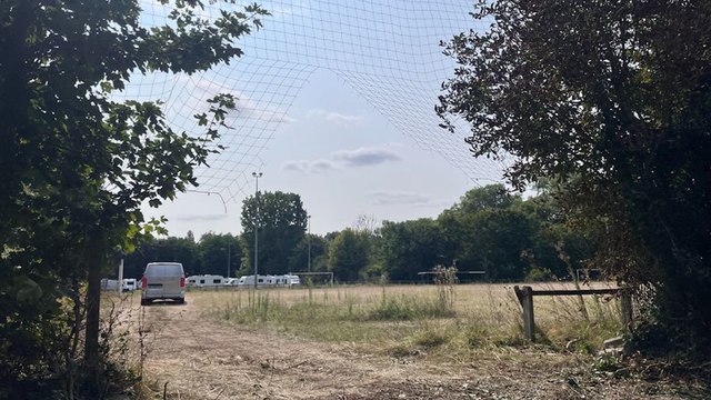Un maire de l’Essonne bousculé par des gens du voyage en voulant empêcher leur installation
