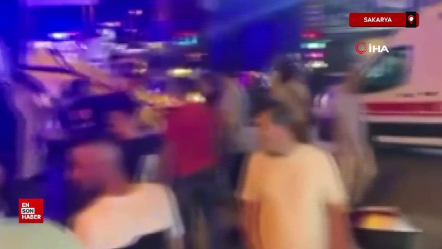 Sakarya'da kırmızı ışıkta karşıya geçmek isterken canından oluyordu