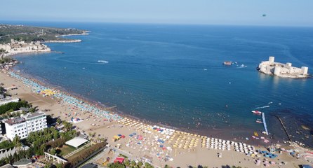 Tatilciler akın etti! Kızkalesi'nde deniz 32 derece