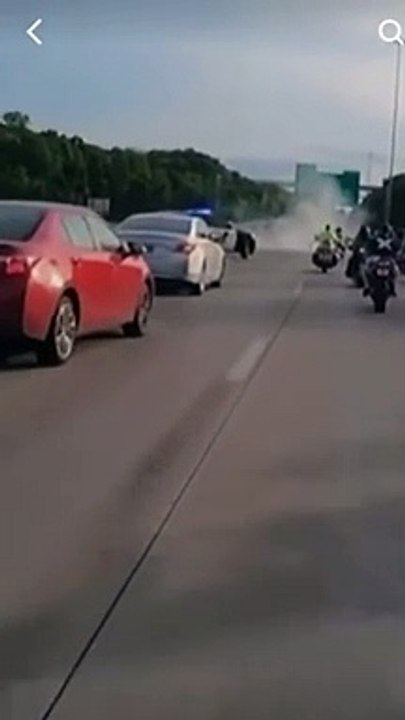 Ce livreur Amazon veut livrer ses colis à tout prix...