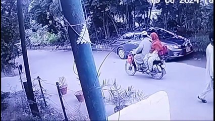 Karsaz Karachi CCTV camera dangerous accident