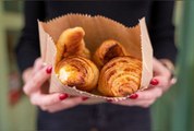 Qu’est-ce que le « flat croissant », cette pâtisserie ultra gourmande qui séduit sur les réseaux sociaux ?