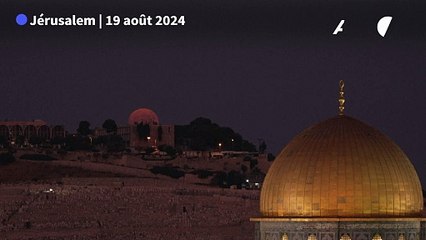 La "Super Lune Bleue" s'est levée derrière le Dôme du Rocher de Jérusalem