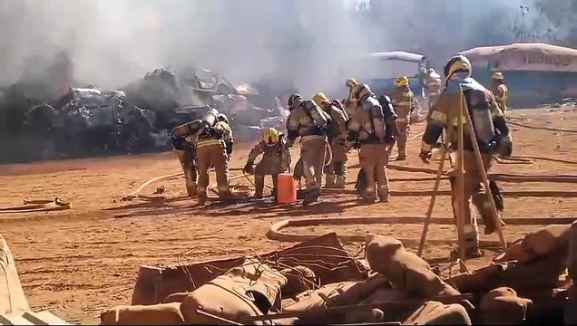 Galpão de materiais recicláveis pega fogo em Ceilândia