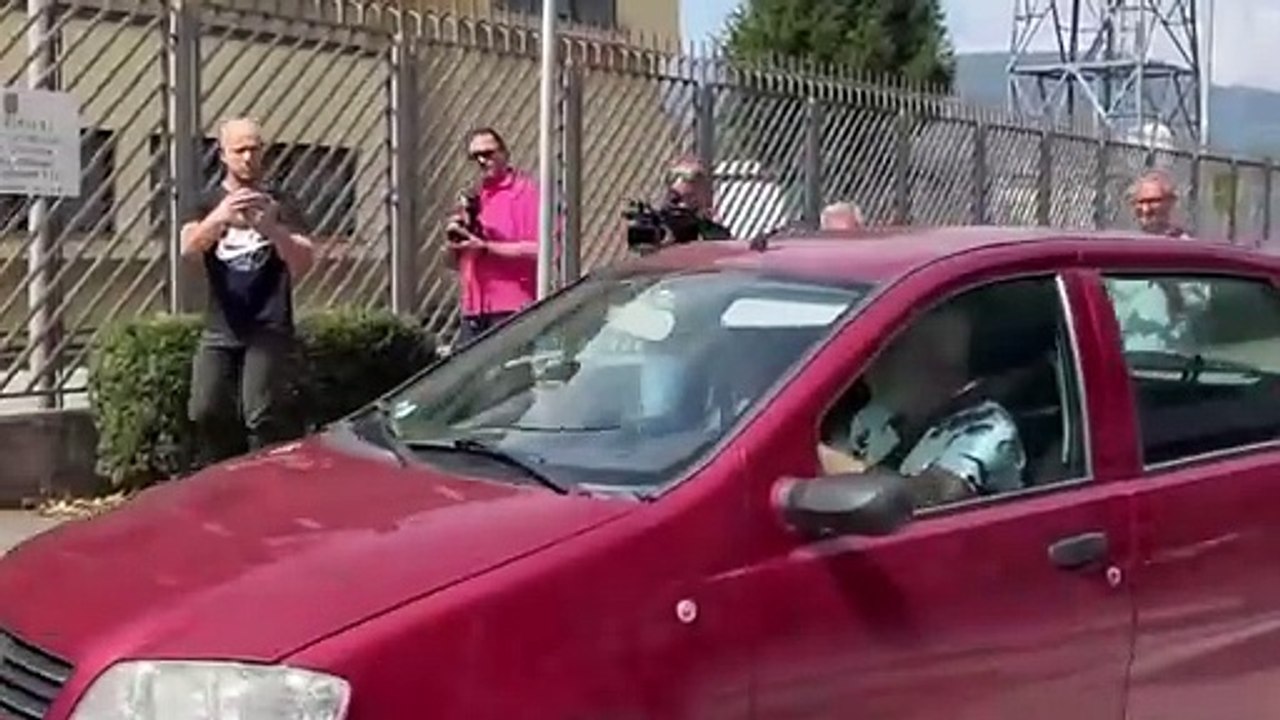 Omicidio di Sharon Verzeni, l'arrivo dei genitori al comando dei carabinieri