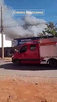 Galpão de materiais recicláveis pega fogo em Ceilândia