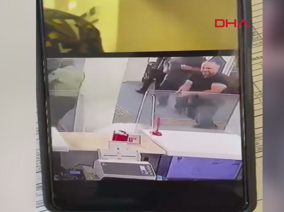 Dönerciyi eşine mesaj attığı için vurmuş; olay kamerada