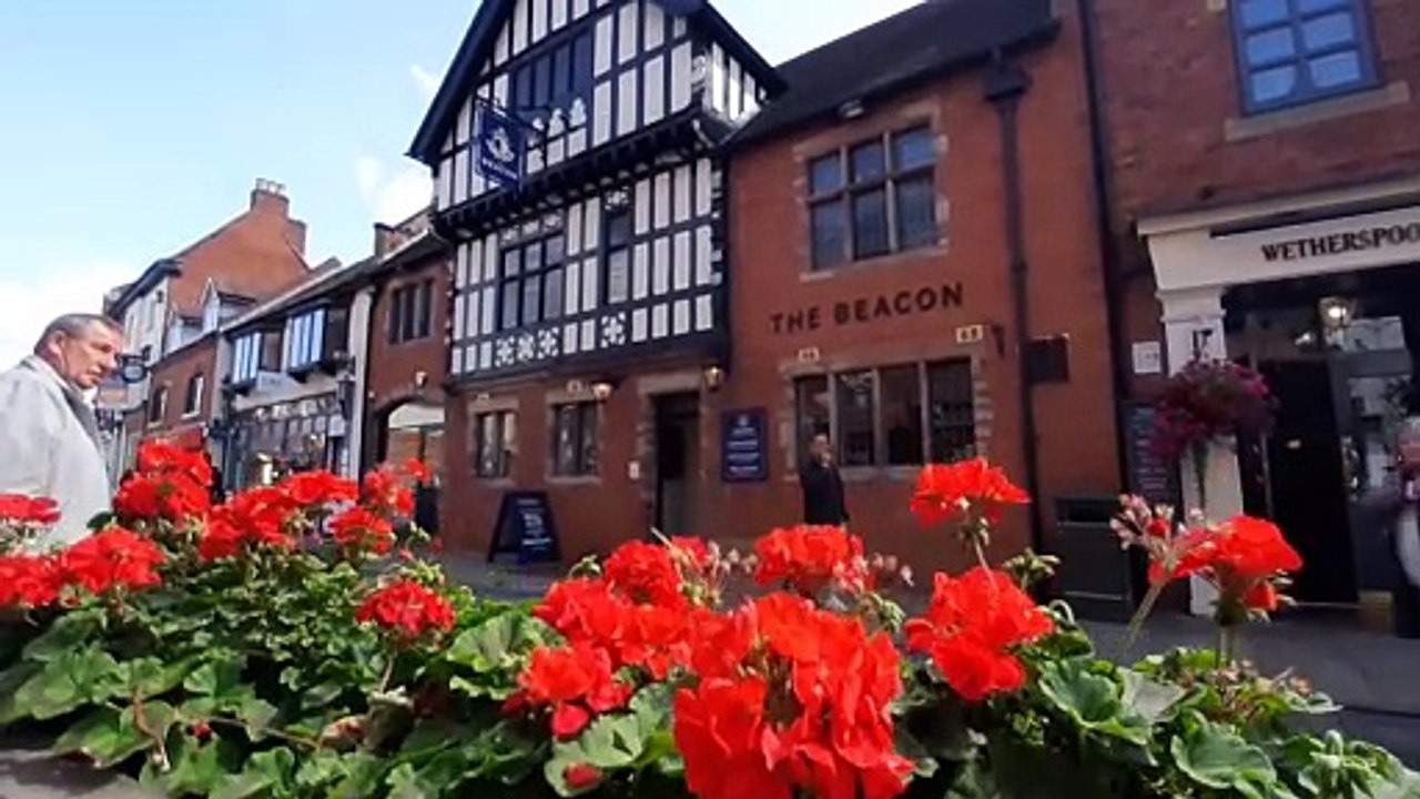 Walk through the Beacon pub, Lichfield