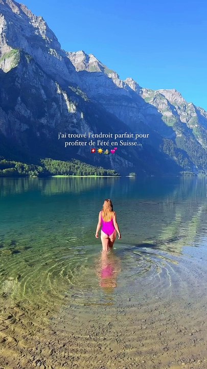 Un petit bout de Norvège en Suisse   Lac du Klöntal  Tous nos bons plans à retrouver en bio ! ❤️‍  Abonnez-vous au Petit Mauda pour plus d'inspiration !   @withaxie  #petitmauda #guide #pepite #anepasmanquer #paysagemagnifique #suisse #montagnes