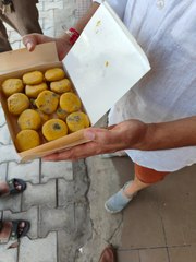 ग्राहक को खराब मिठाई देने की शिकायत पर दुकान सील