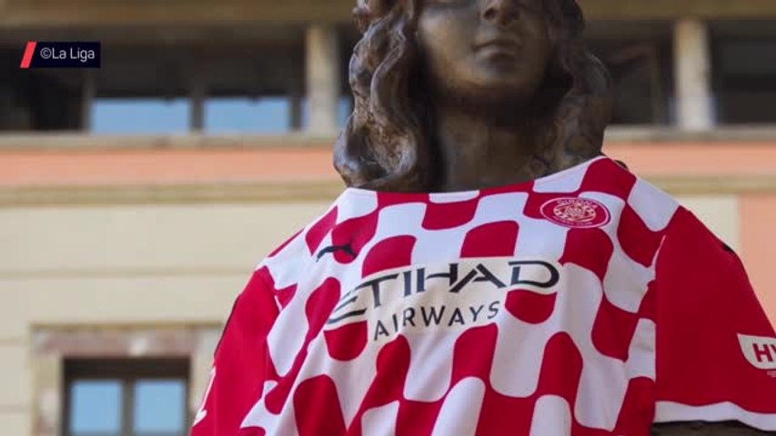 Même les statues sont au couleur du club !