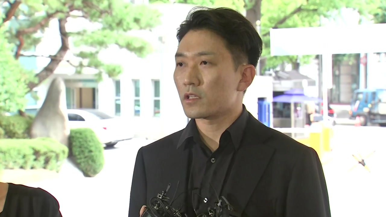 '내부 고발 조롱' 메디스태프 기동훈 대표 경찰 출석 / YTN